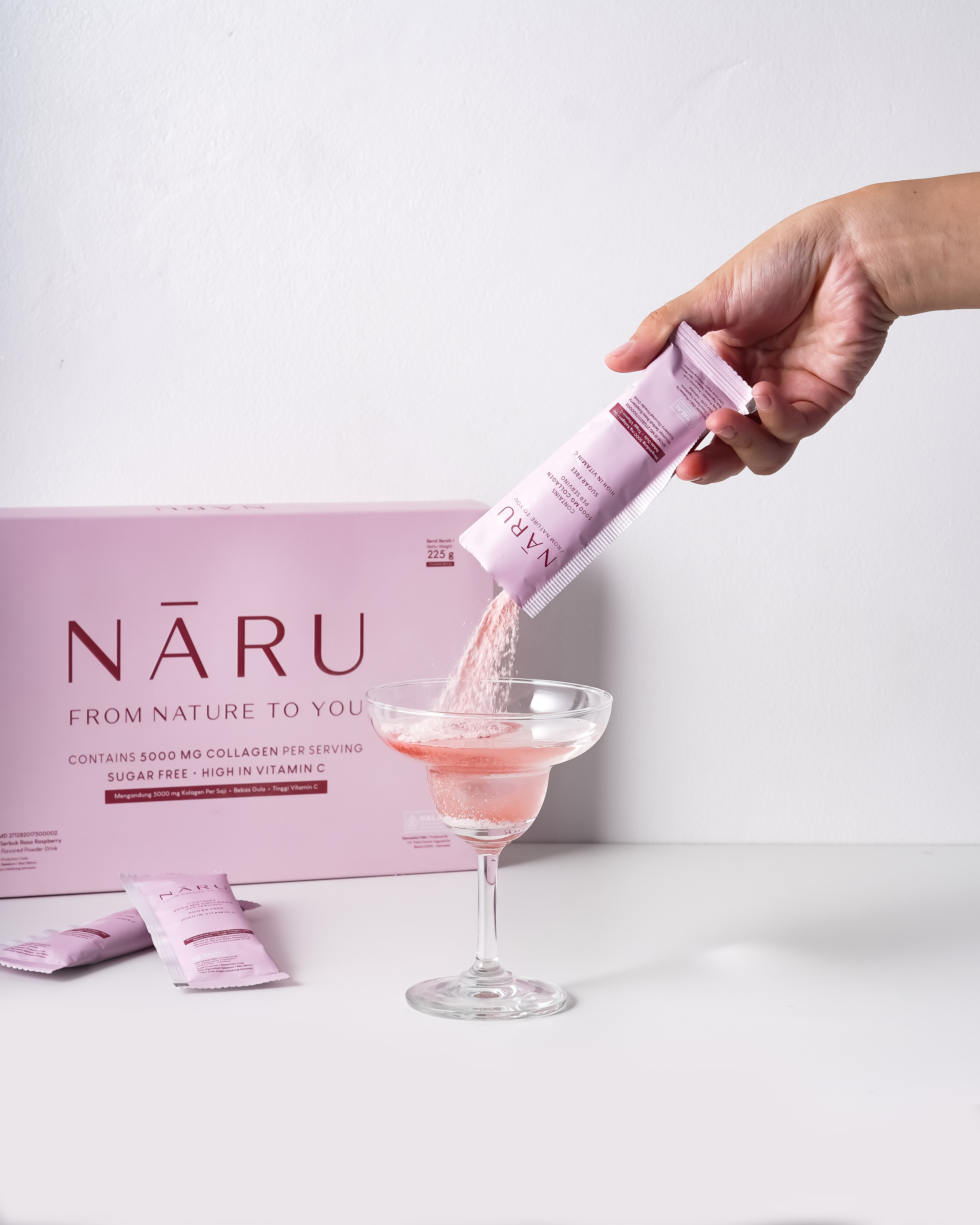 Pouring NĀRU into glass